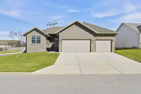 685 W Butterfield Dr, Nixa, MO 65714