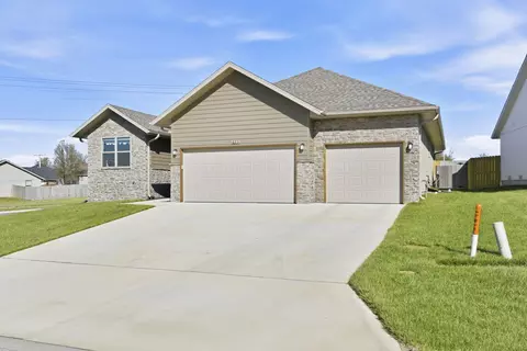 Exterior - 685 W Butterfield Dr, Nixa, MO 65714 photo 3 of 5