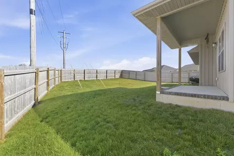 Exterior - 685 W Butterfield Dr, Nixa, MO 65714 photo 4 of 5