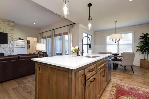 Kitchen - 3717 E Hutcheson Ave, Springfield, MO 65802 photo 2 of 9