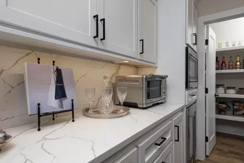 Kitchen - 3717 E Hutcheson Ave, Springfield, MO 65802 photo 8 of 9
