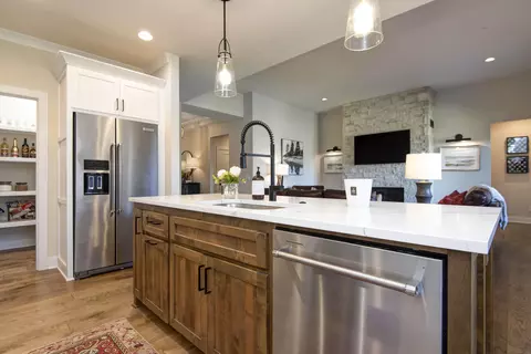 Kitchen - 3717 E Hutcheson Ave, Springfield, MO 65802 photo 4 of 9