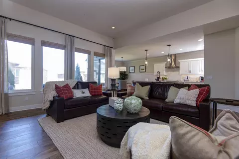 Living - 3717 E Hutcheson Ave, Springfield, MO 65802 photo 2 of 3