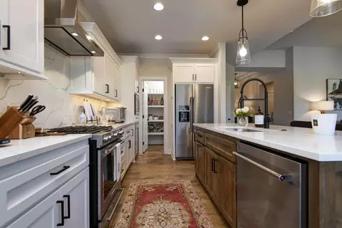 Kitchen - 3717 E Hutcheson Ave, Springfield, MO 65802 photo 7 of 9