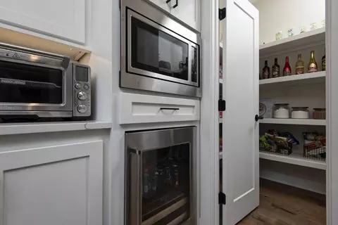 Kitchen - 3717 E Hutcheson Ave, Springfield, MO 65802 photo 9 of 9