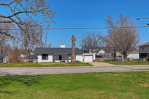 603 W Jackson St, Bolivar, MO 65613