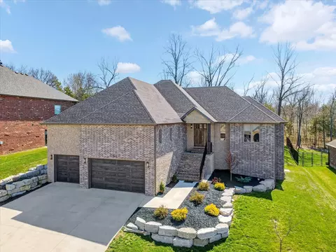 348 W Monarchwood Dr, Nixa, MO 65714