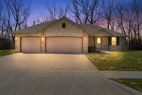 1343 S Mulberry Ave, Springfield, MO 65802