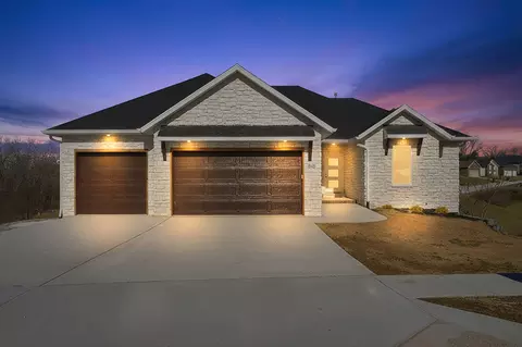 845 S Black Sands Ave, Nixa, MO 65714