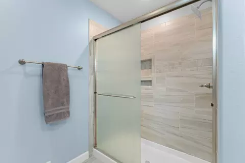 Bath - 217 Redwine Ave, Branson, MO 65616 photo 2 of 3