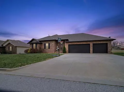 2570 E Keystone Dr, Republic, MO 65738