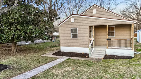 533 S Lincoln Ave, Aurora, MO 65605