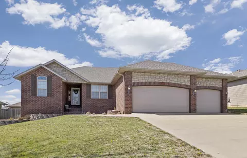 1261 S Erika Ave, Springfield, MO 65802