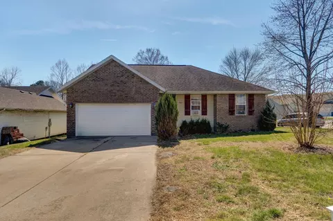 602 Oak Leaf Ct, Nixa, MO 65714