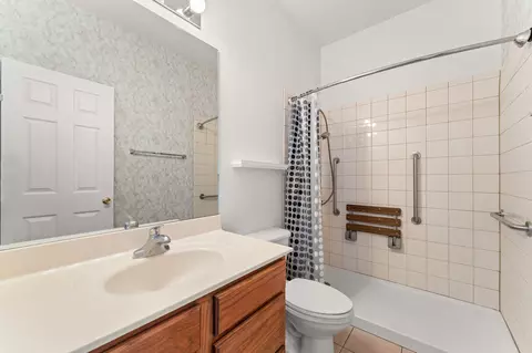 Bath - 511 Cozy Ln, Branson, MO 65616 photo 3 of 3