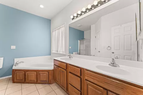 Bath - 511 Cozy Ln, Branson, MO 65616 photo 1 of 3