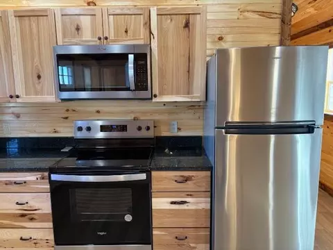 Kitchen - 20008 Lawrence 2175, Aurora, MO 65605 photo 2 of 3