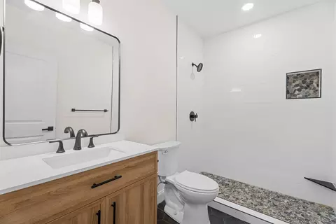 Bath - 129 Treehouse Ln, Branson, MO 65616 photo 8 of 9