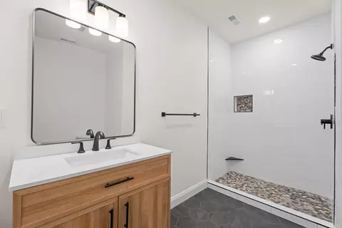 Bath - 129 Treehouse Ln, Branson, MO 65616 photo 5 of 9