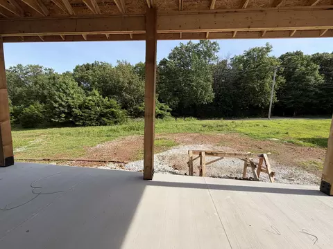 Exterior - 1765 W Gaslight Dr, Springfield, MO 65810 photo 6 of 8