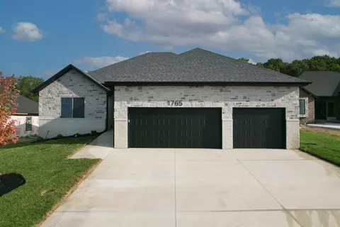 1765 W Gaslight Dr, Springfield, MO 65810