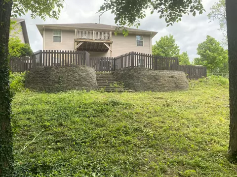Exterior - 3249 S Creekside Dr, Springfield, MO 65807 photo 7 of 10