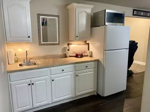 Kitchen - 3249 S Creekside Dr, Springfield, MO 65807 photo 4 of 4