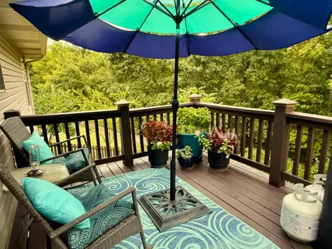 Exterior - 3249 S Creekside Dr, Springfield, MO 65807 photo 3 of 10