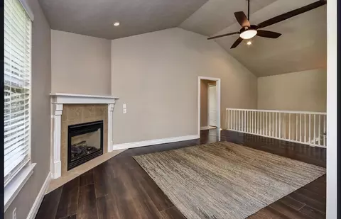 Living - 3249 S Creekside Dr, Springfield, MO 65807 photo 4 of 10