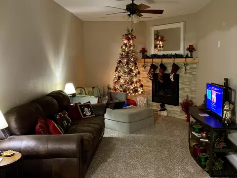 Living - 3249 S Creekside Dr, Springfield, MO 65807 photo 10 of 10