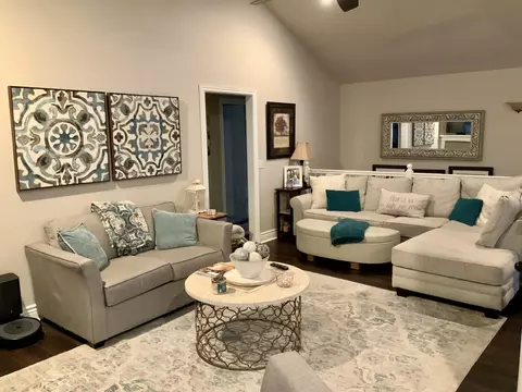 Living - 3249 S Creekside Dr, Springfield, MO 65807 photo 1 of 10