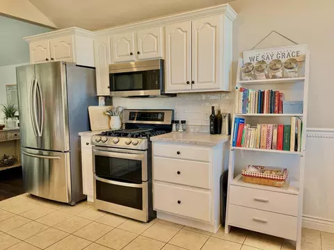 Kitchen - 3249 S Creekside Dr, Springfield, MO 65807 photo 3 of 4