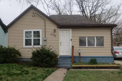 2254 N Travis Ave, Springfield, MO 65803