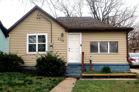 2254 N Travis Ave, Springfield, MO 65803