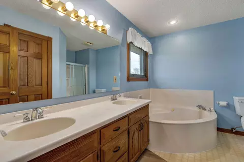 Bath - 1476 E Peartree Dr, Ozark, MO 65721 photo 1 of 6