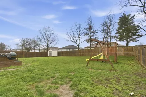 Exterior - 208 E Seminole St, Strafford, MO 65757 photo 11 of 13