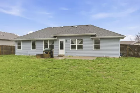 Exterior - 208 E Seminole St, Strafford, MO 65757 photo 4 of 13
