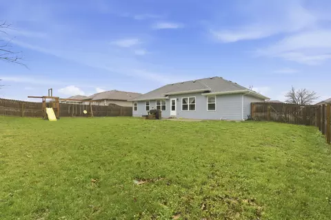 Exterior - 208 E Seminole St, Strafford, MO 65757 photo 8 of 13