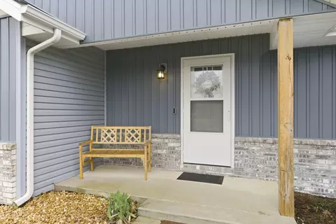 Exterior - 208 E Seminole St, Strafford, MO 65757 photo 3 of 13
