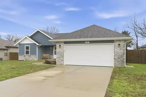 Exterior - 208 E Seminole St, Strafford, MO 65757 photo 2 of 13