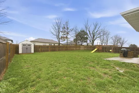 Exterior - 208 E Seminole St, Strafford, MO 65757 photo 6 of 13
