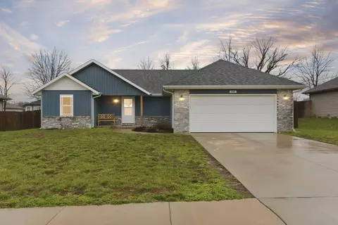 Exterior - 208 E Seminole St, Strafford, MO 65757 photo 12 of 13