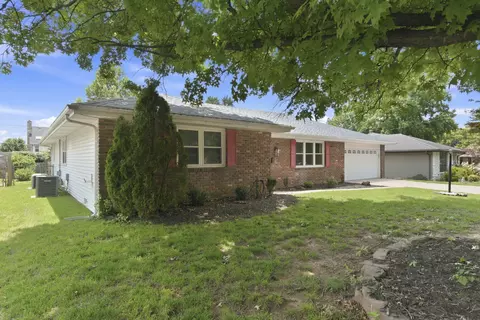 Exterior - 3056 E Rocklyn Rd, Springfield, MO 65804 photo 4 of 8