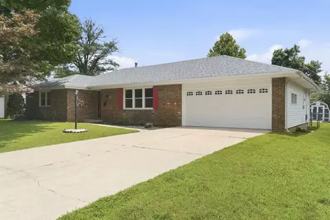 Exterior - 3056 E Rocklyn Rd, Springfield, MO 65804 photo 3 of 8