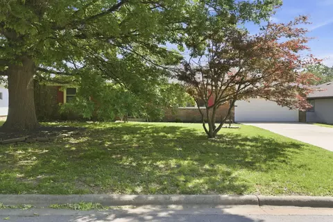 Exterior - 3056 E Rocklyn Rd, Springfield, MO 65804 photo 3 of 8