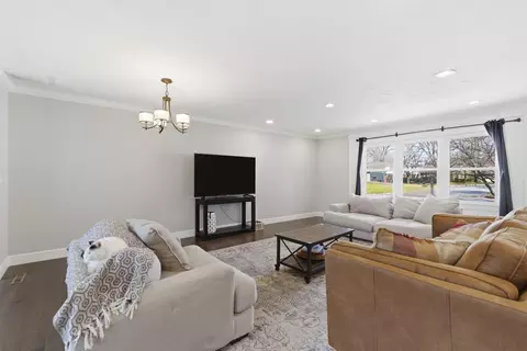 Living - 3056 E Rocklyn Rd, Springfield, MO 65804 photo 3 of 4