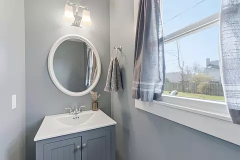 Bath - 3056 E Rocklyn Rd, Springfield, MO 65804 photo 4 of 4