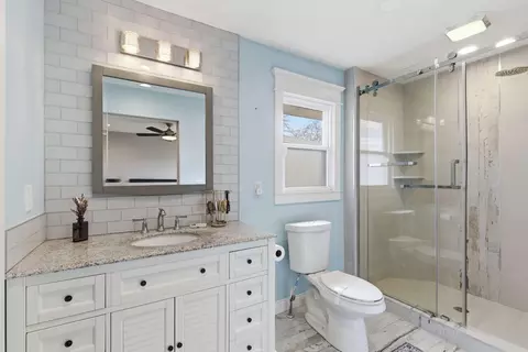 Bath - 3056 E Rocklyn Rd, Springfield, MO 65804 photo 1 of 4