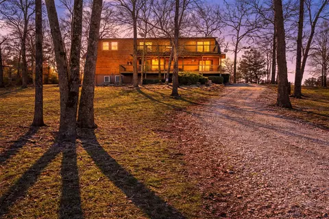 22395 Air Park Dr, Golden, MO 65658