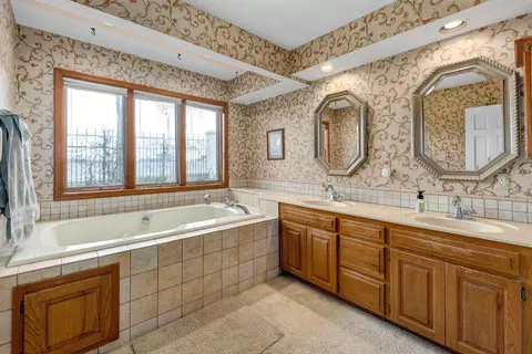 Bath - 3508 E Sheffield Way, Springfield, MO 65802 photo 1 of 6